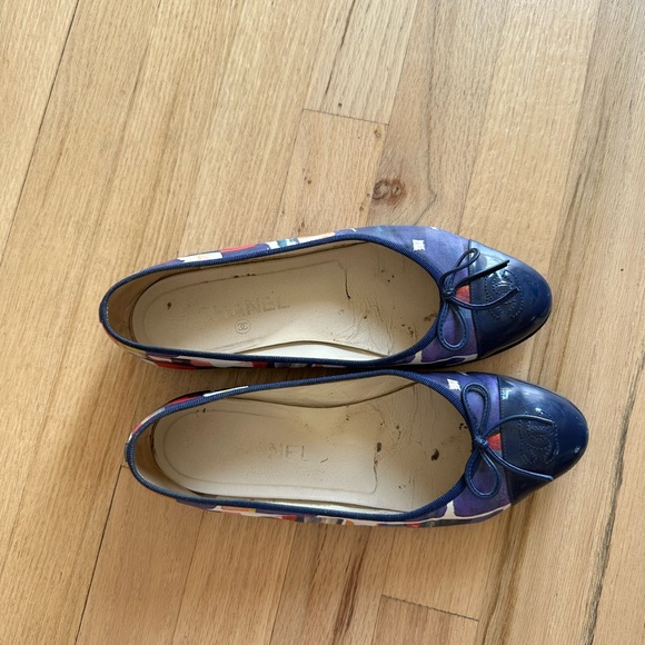 CHANEL Multicolor Abstract Printed Patent Leather CC Cap Toe Ballerina Flats - Picture 8 of 14